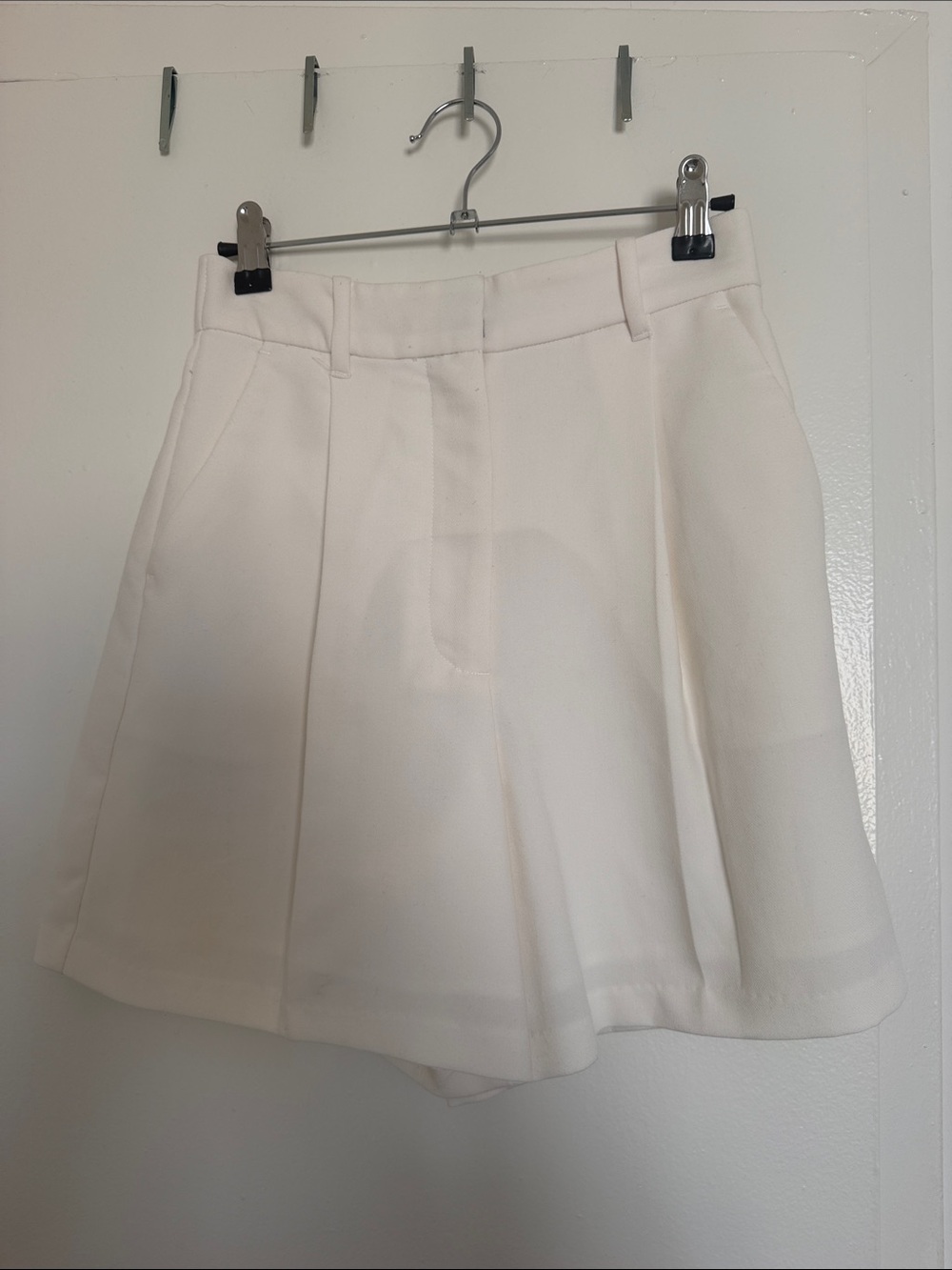 Abercrombie & Fitch High-Waist Cream Shorts